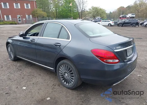 2015 Mercedes-Benz C 300 4Matic/Luxury 4Matic/Sport 4Matic from USA, damaged, VIN 55SWF4KB4FU016712